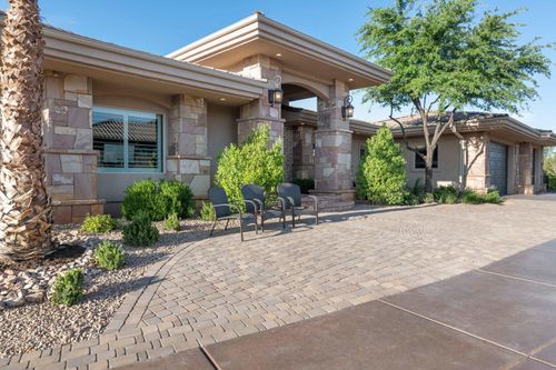 1557 Stone Cliff Dr, St. George, UT, 84790-6138 | Card Image