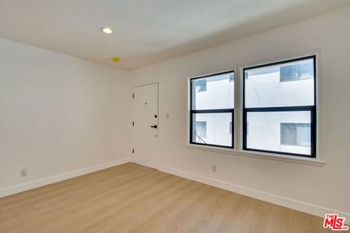 8-926 N Spaulding Avenue, West Hollywood, CA, 90046 | Card Image