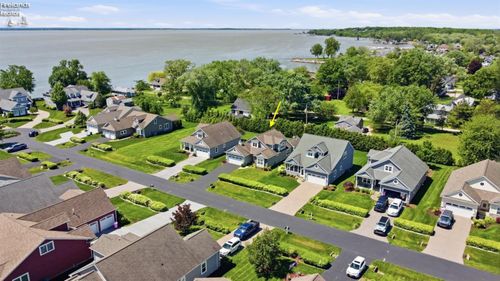 2110 S Bailiwick Ln, Marblehead, OH, 43440-2175 | Card Image