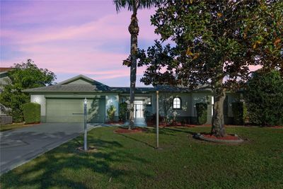 24814 Riverboat Bend, House other with 3 bedrooms, 2 bathrooms and null parking in LEESBURG FL | Image 1