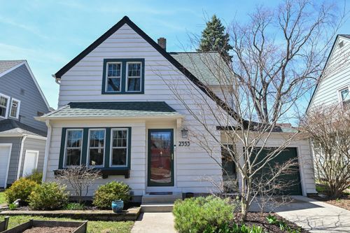 2353 N 72nd St, Wauwatosa, WI, 53213-1201 | Card Image