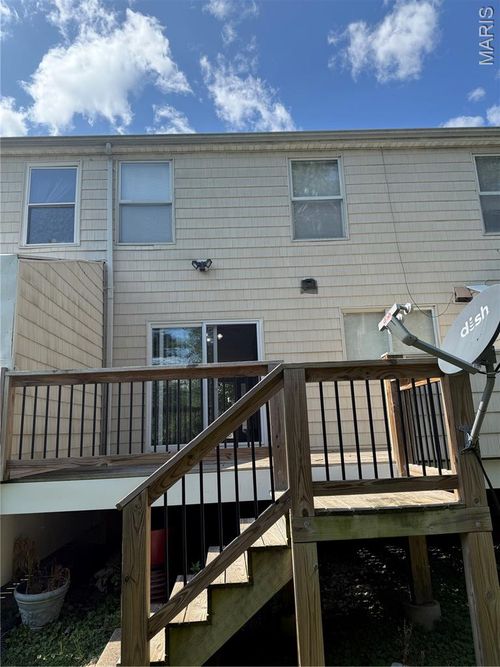 305 Sturbridge Village Dr, Hazelwood, MO, 63042-2130 | Card Image