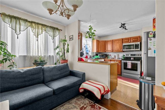 9 Continental Dr, House other with 3 bedrooms, 3 bathrooms and 3 parking in Middletown RI | Image 15