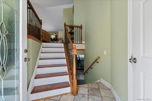 101 Plymouth Ave, E Patchogue, NY, 11772-5651 | Card Image