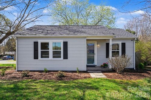 2407 4th St Ne, Hickory, NC, 28601-1409 | Card Image