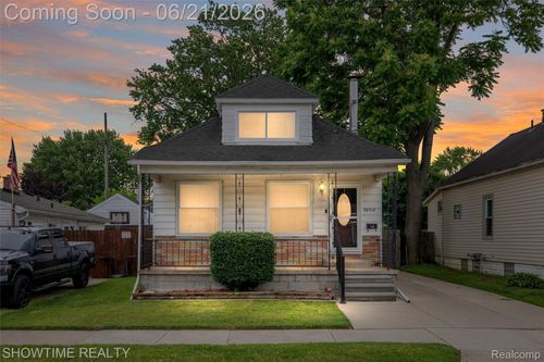 26518 Hollywood St, Roseville, MI, 48066-3367 | Card Image