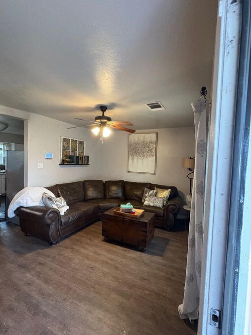 712 Sw Sunnybrook Dr, Burleson, TX, 76028-5216 | Card Image