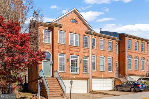 8030 Kidwell Town Ct, VIENNA, VA, 22182-3927 | Card Image