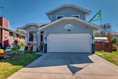 156 Maple Way Se, House detached with 5 bedrooms, 2 bathrooms and 4 parking in Airdrie AB | Image 2