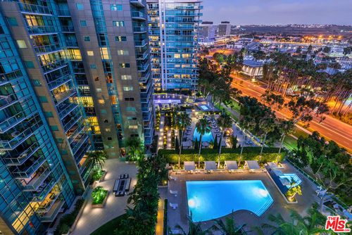 1724-13700 Marina Pointe Dr, Marina del Rey, CA, 90292-9297 | Card Image