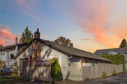 2-2034 Weiler Ave W, Sidney, BC, V8L1R4 | Card Image