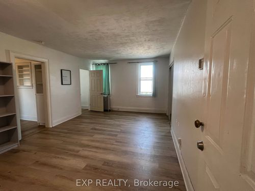 8-102 Greensides Ave, Toronto, ON, M6G3P7 | Card Image