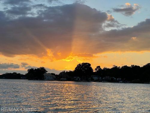 3482 Ponemah Dr, Fenton, MI, 48430-1393 | Card Image