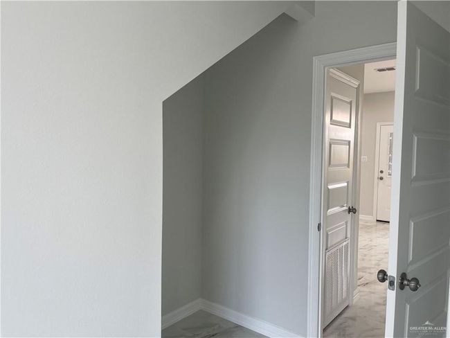 5515 N Crown Pt, Townhouse with 3 bedrooms, 3 bathrooms and 2 parking in Pharr TX | Image 9