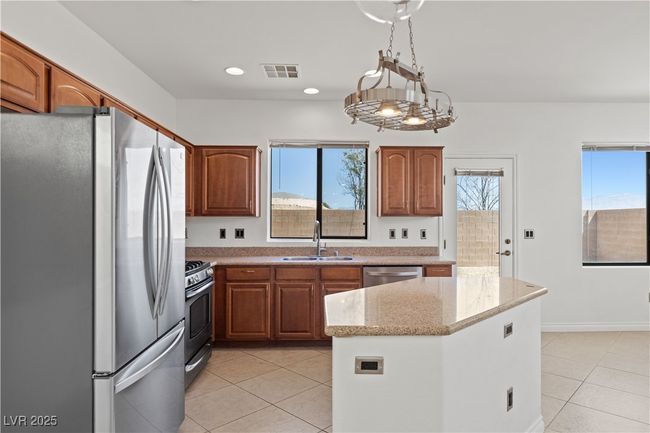 10650 Little Horse Creek Ave, House other with 3 bedrooms, 3 bathrooms and null parking in Las Vegas NV | Image 11