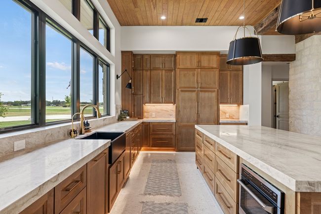 1318 Countryside Bnd, Home with 4 bedrooms, 5 bathrooms and 3 parking in Fredericksburg TX | Image 9