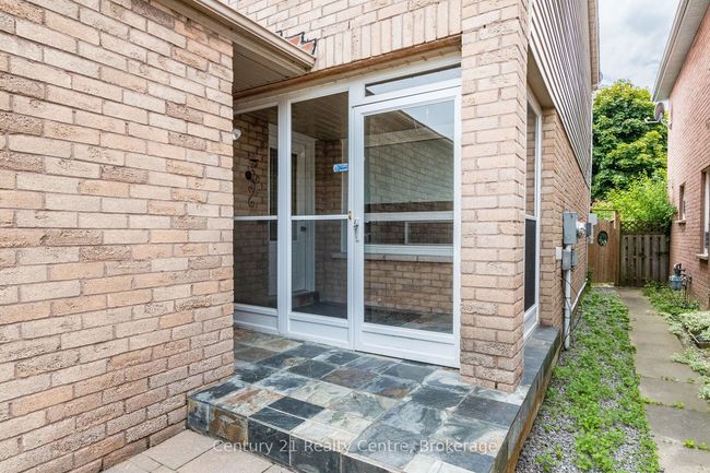 34 Niagara Pl, House other with 4 bedrooms, 4 bathrooms and 4 parking in Brampton ON | Image 43