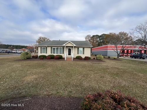 1010 W 15th St, Washington, NC, 27889-3535 | Card Image