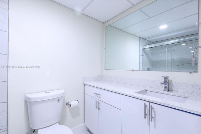 APT-117 - 200 177 Th Dr, Condo with 1 bedrooms, 1 bathrooms and null parking in Sunny Isles Beach FL | Image 14
