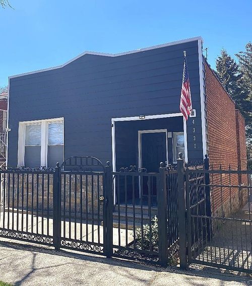 4331 Murdock Ave, Bronx, NY, 10466-1821 | Card Image