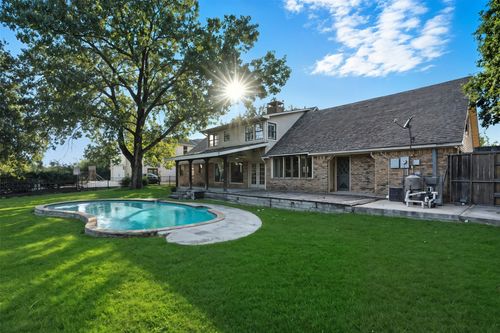 2 Meadowcreek Dr, Melissa, TX, 75454-8906 | Card Image
