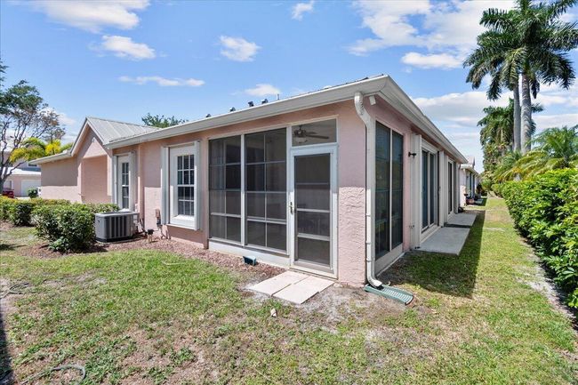 10705 Pelican Dr, Condo with 2 bedrooms, 2 bathrooms and null parking in West Palm Beach FL | Image 20