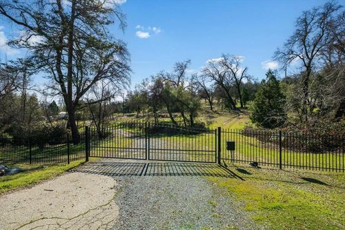 12463 Wolf Rd, Grass Valley, CA, 95949-7817 | Card Image
