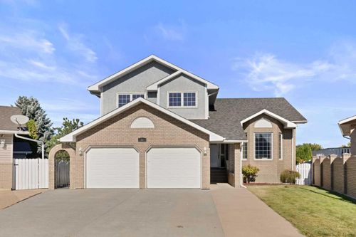 12 Redwood Way Se, Medicine Hat, AB, T1B3Z5 | Card Image