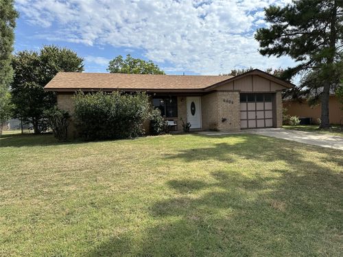 4404 Westridge Dr, Brownwood, TX, 76801-8330 | Card Image