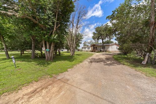 357 Dallas St, Bandera, TX, 78003-5819 | Card Image