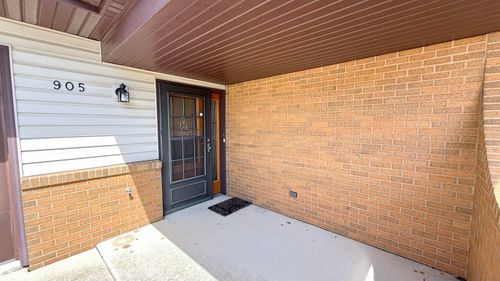 905 Briarcliff Cir, Mason City, IA, 50401-4679 | Card Image