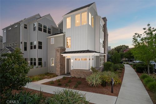 120 Frame, Irvine, CA, 92618 | Card Image