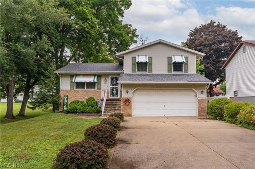 551 Harmon St Sw, North Canton, OH, 44720-2915 | Card Image