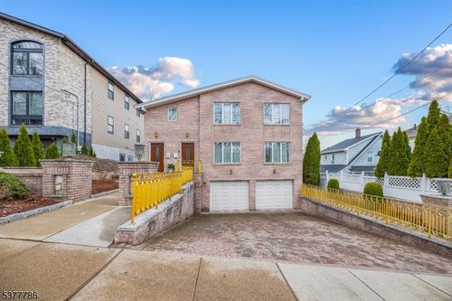 664 Day Ave, Ridgefield, NJ, 07657-2721 | Card Image