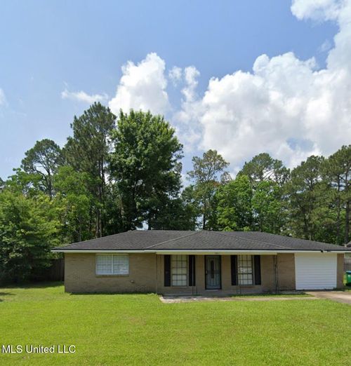 5621 Picadilly Circus St, Gautier, MS, 39553-3860 | Card Image