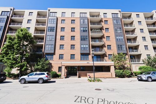 206-300 Anthony Ave, Mundelein, IL, 60060-2451 | Card Image