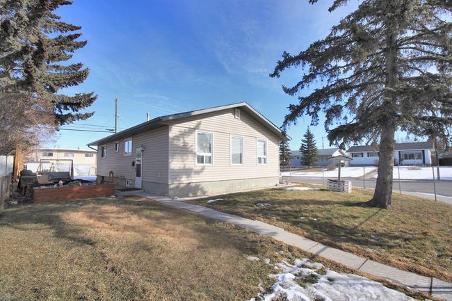 1004 Penrith Crescent Se, Home with 5 bedrooms, 2 bathrooms and 1 parking in Calgary AB | Image 38