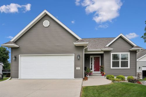 1314 Hummingbird Cir, Waterloo, IA, 50702-6121 | Card Image