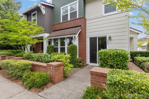 1285 Ne Park Dr, Issaquah, WA, 98029-7405 | Card Image