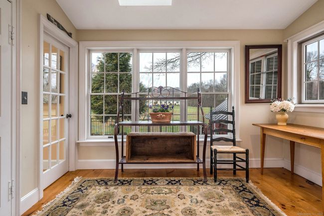 light-filled entry | Image 10