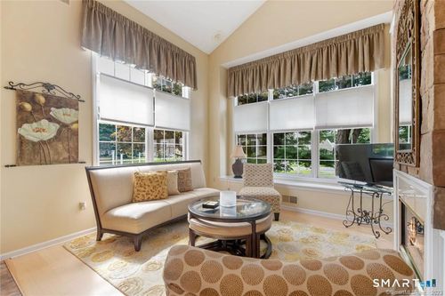 1-1 Priorwood Gdns, Cromwell, CT, 06416-2710 | Card Image
