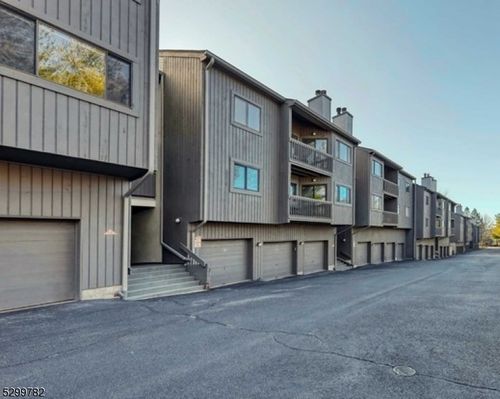 10-272 Redwood Ct, Ramsey, NJ, 07446-1188 | Card Image