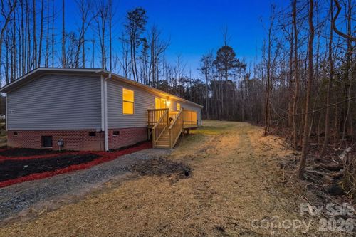 1685 Dawnview Ln, Lincolnton, NC, 28092-8323 | Card Image