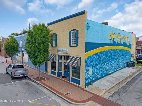 328 S Front St, New Bern, NC, 28560-2134 | Card Image