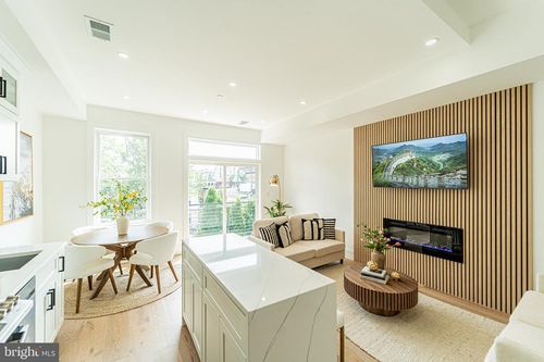 ph8-2517 Ontario Rd Nw, WASHINGTON, DC, 20009-7261 | Card Image