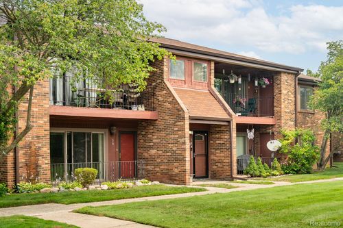 5a-23788 Village House Dr N, Southfield, MI, 48033-2615 | Card Image