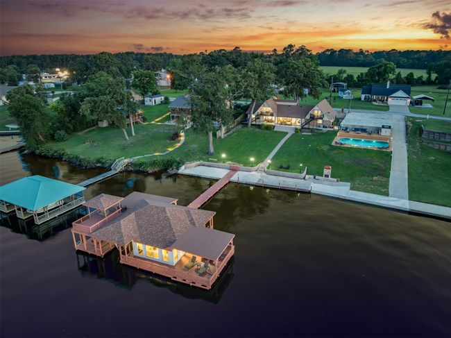 22551 Pine St, House other with 5 bedrooms, 4 bathrooms and null parking in Frankston TX | Image 36