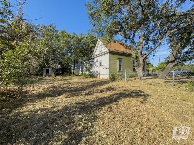 901 S Walnut St, House other with 3 bedrooms, 2 bathrooms and null parking in BRADY TX | Image 8