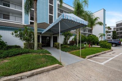 Building Entry C with South Facing Views | Image 1