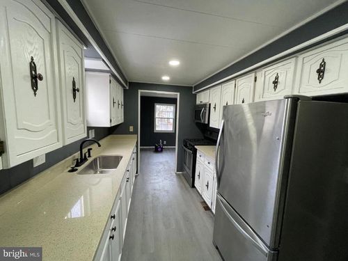 14731 National Dr, CHANTILLY, VA, 20151-3951 | Card Image